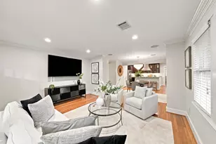 1329 Lawrence St, Houston, TX 77008 - Photo 9