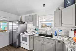 125 Bay Ave, Surfside Beach, TX 77541 - Photo 9