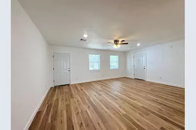 3206 Avenue K, Bay City, TX 77414 - Photo 3