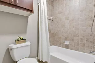 8715 Meadowcroft Dr, Houston, TX 77063 - Photo 17