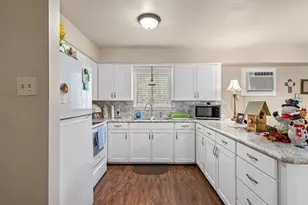 401 E Main St, Brenham, TX 77833 - Photo 9