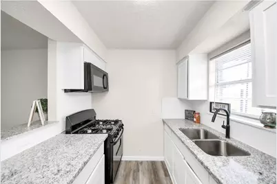 2110 Melbourne Street #12, Houston, TX 77026 - Photo 5