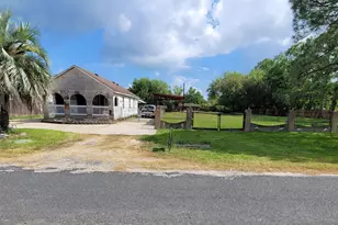 3710 19th St N, Texas City, TX 77590 - Photo 3