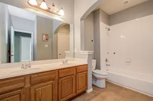 9106 Sunlight Oak Ln, Houston, TX 77070 - Photo 25