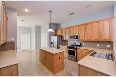 9106 Sunlight Oak Lane, Houston, TX 77070 - Photo 7