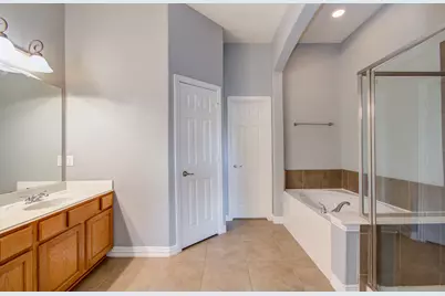 9106 Sunlight Oak Lane, Houston, TX 77070 - Photo 17