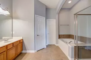 9106 Sunlight Oak Ln, Houston, TX 77070 - Photo 17