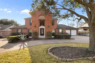 1400 Oak Hollow Dr, Dickinson, TX 77539 - Photo 1