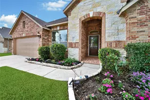 911 River Crossing Dr, Conroe, TX 77384 - Photo 3