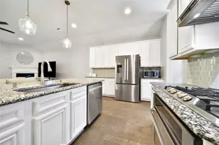 911 River Crossing Dr, Conroe, TX 77384 - Photo 13
