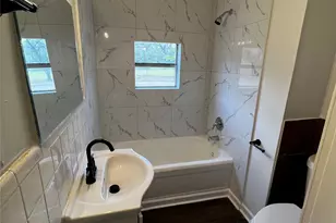 1805 E North St, Victoria, TX 77901 - Photo 9