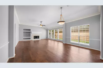 58 W Sienna Place, The Woodlands, TX 77382 - Photo 7