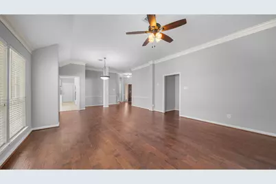 58 W Sienna Place, The Woodlands, TX 77382 - Photo 9
