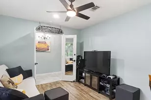 5815 Scenic Dr, Beaumont, TX 77713 - Photo 11