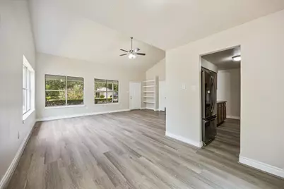 229 E Forest Avenue, Shoreacres, TX 77571 - Photo 5