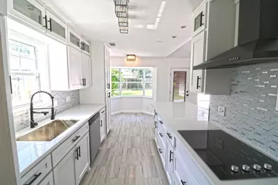 9211 Blankenship Drive, Houston, TX 77080 - Photo 5