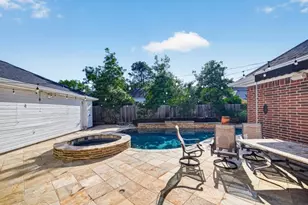 3910 S Beechwood Ct, Houston, TX 77059 - Photo 9