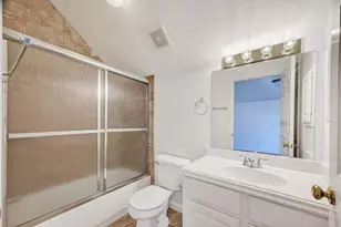 3910 S Beechwood Ct, Houston, TX 77059 - Photo 43