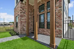 9214 Ft George St, Houston, TX 77063 - Photo 5