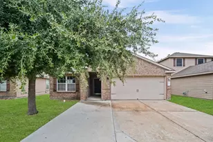 907 Marigold Rd, Baytown, TX 77521 - Photo 1