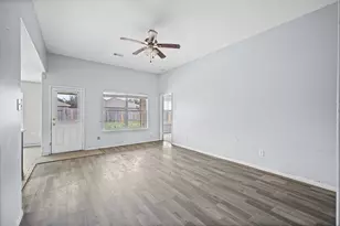 907 Marigold Rd, Baytown, TX 77521 - Photo 13
