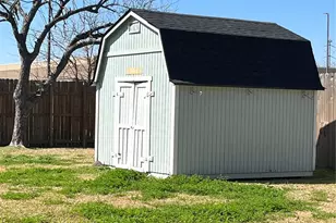 233 E Vaughn Ln, Deer Park, TX 77536 - Photo 3