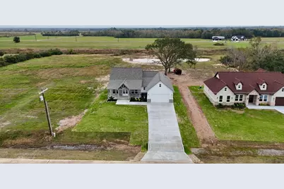 925 Buffalo Trail, Angleton, TX 77515 - Photo 3