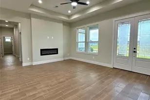 925 Buffalo Trail, Angleton, TX 77515 - Photo 5