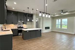 925 Buffalo Trail, Angleton, TX 77515 - Photo 11