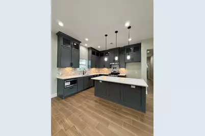 925 Buffalo Trail, Angleton, TX 77515 - Photo 9