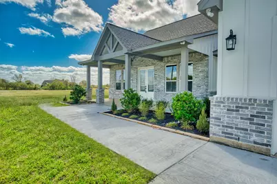 925 Buffalo Trail, Angleton, TX 77515 - Photo 9