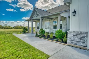 925 Buffalo Trail, Angleton, TX 77515 - Photo 9