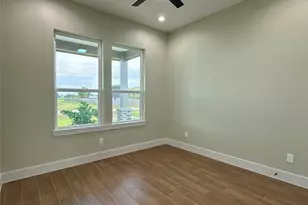 925 Buffalo Trail, Angleton, TX 77515 - Photo 17