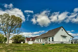 925 Buffalo Trail, Angleton, TX 77515 - Photo 5