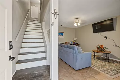 2521 Crosstimbers Street #H1, Huntsville, TX 77320 - Photo 3