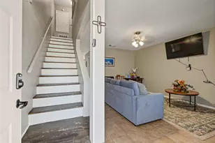 2521 Crosstimbers St, Huntsville, TX 77320 - Photo 3