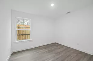 7804 Crestview Dr, Houston, TX 77028 - Photo 9