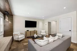 12610 Trail Hollow Dr, Houston, TX 77024 - Photo 11