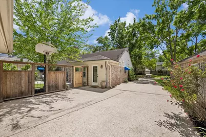 12610 Trail Hollow Drive, Houston, TX 77024 - Photo 25