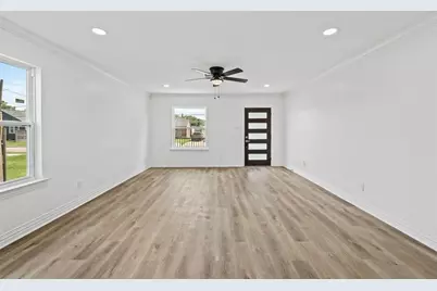 1404 Des Jardines Street, Houston, TX 77023 - Photo 7