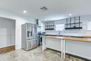 1202 Shadeland Dr, Houston, TX 77043 - Photo 3