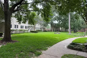 13022 Trail Hollow Dr, Houston, TX 77079 - Photo 15