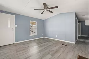 2222 N Austin Ave, Pearland, TX 77581 - Photo 9