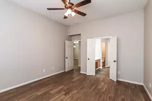 10518 Southway Bend Ln, Houston, TX 77034 - Photo 11