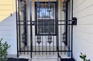 8225 Gladstone St, Houston, TX 77051 - Photo 3