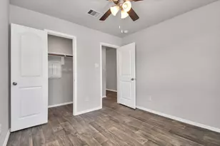 9826 Laurel Lake Dr, Conroe, TX 77384 - Photo 7