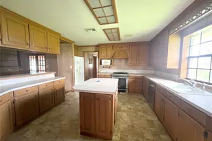 1518 Co Rd 307, El Campo, TX 77437 - Photo 9