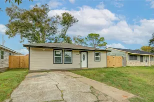 2306 19th Ave N, Texas City, TX 77590 - Photo 3