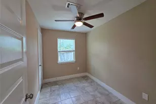 2306 19th Ave N, Texas City, TX 77590 - Photo 13