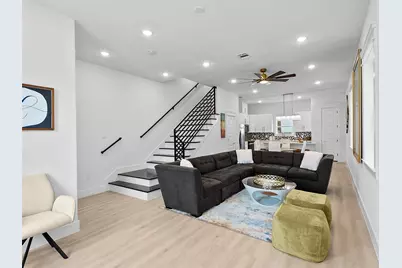 821 821 N Loop Center S #1, Houston, TX 77022 - Photo 3